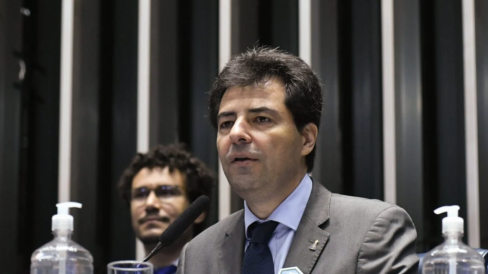 Bolsonaro exonera ministro de Minas e Energia e nomeia Adolfo Sachsida para o cargo