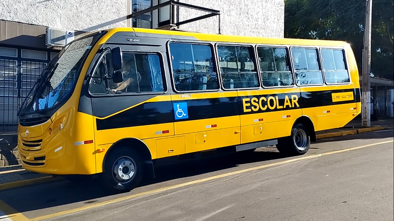 Prefeitura de Não-Me-Toque recebe novo ônibus para transporte escolar
